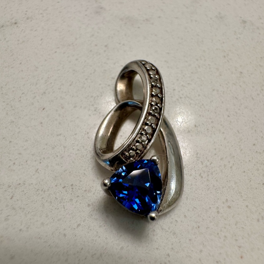Elegant Silver and Blue Sapphire Pendant